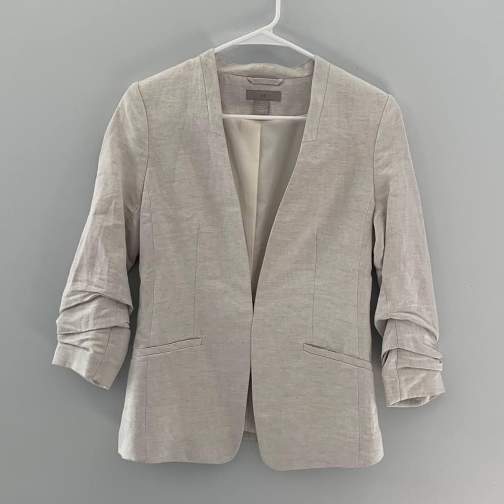 Women’s tan linen blazer with scrunch sleeve detail